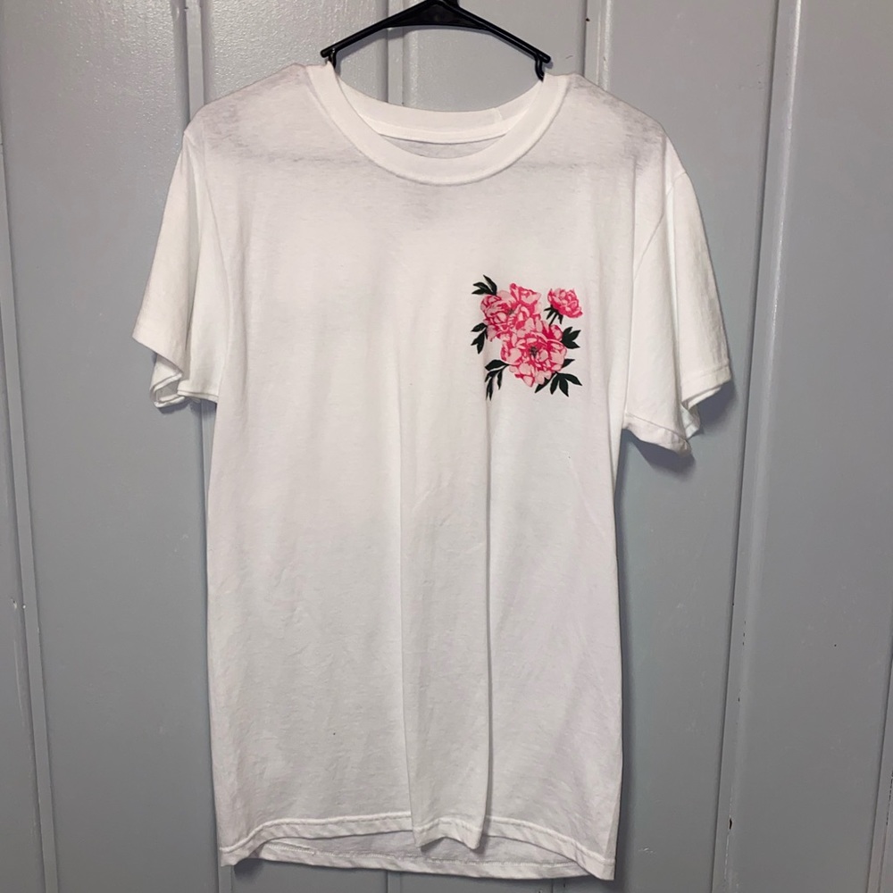Pink flower graphic t-shirt